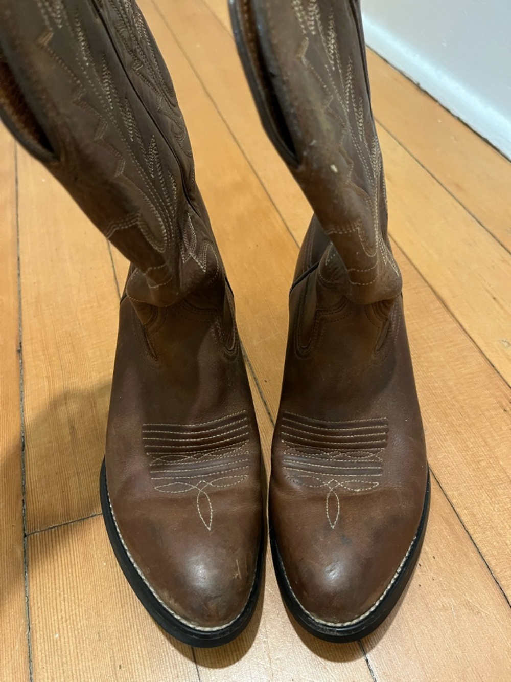 Ariat size 6.5 cowboy boots